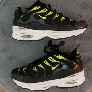 nike air max plus kids black